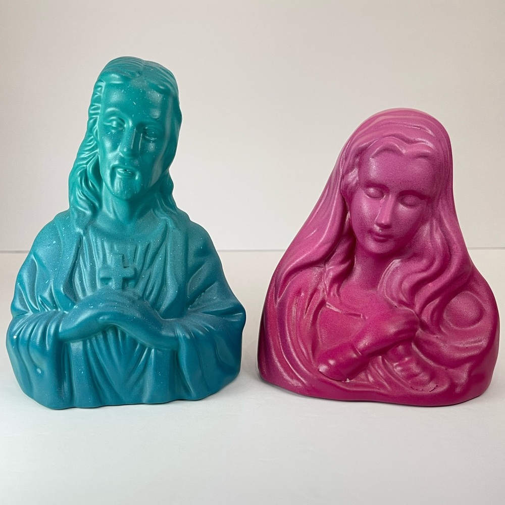 Vintage set of Jesus and Mary ceramic bust figurines, painted pink and turquoise